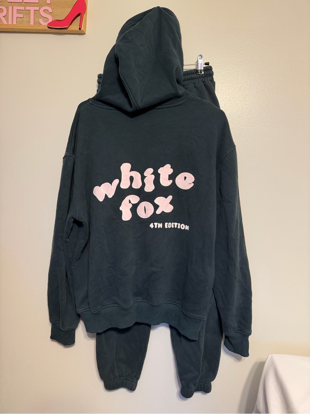 White Fox Boutique 4th Edition Set Green and Pink Bubble Lettering Size S/M EUC - Picture 2 of 10